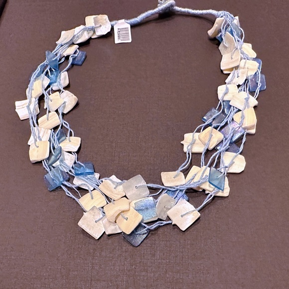 Romantic Sea Color Shell Necklace, Brand New! - Picture 5 of 7